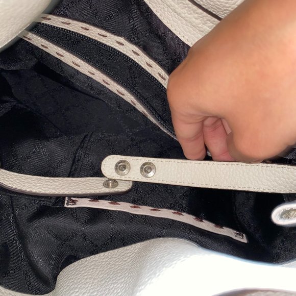 BCBG Hobo Purse - Picture 4 of 9